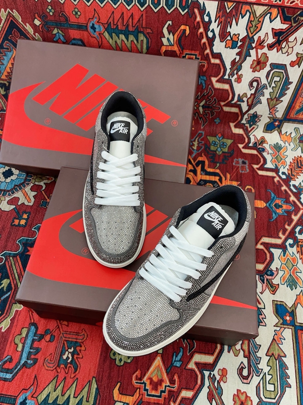 ナイキ靴側面デザイン